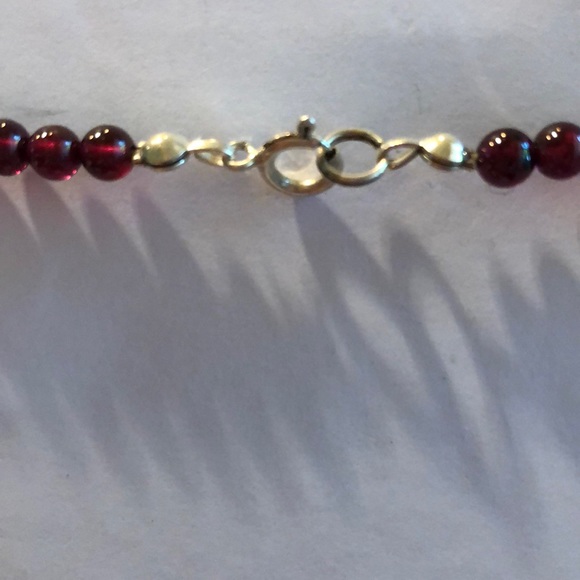 Garnet bead and 925 silver 18” necklace with oval garnet floral pendant - Picture 4 of 6